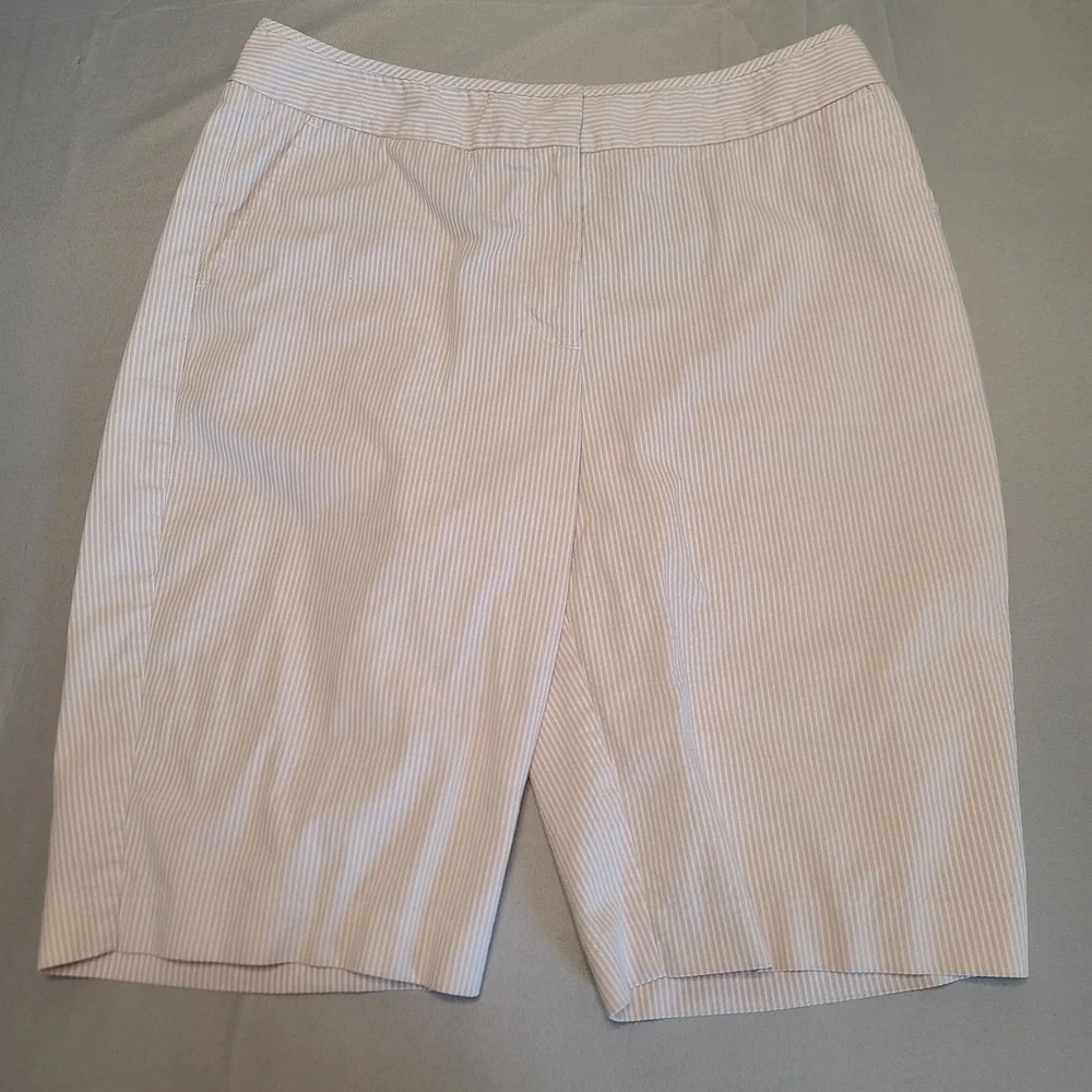 Chico's Seersucker Walking Shorts Women 1 Short Beige White Striped Stretch Knee